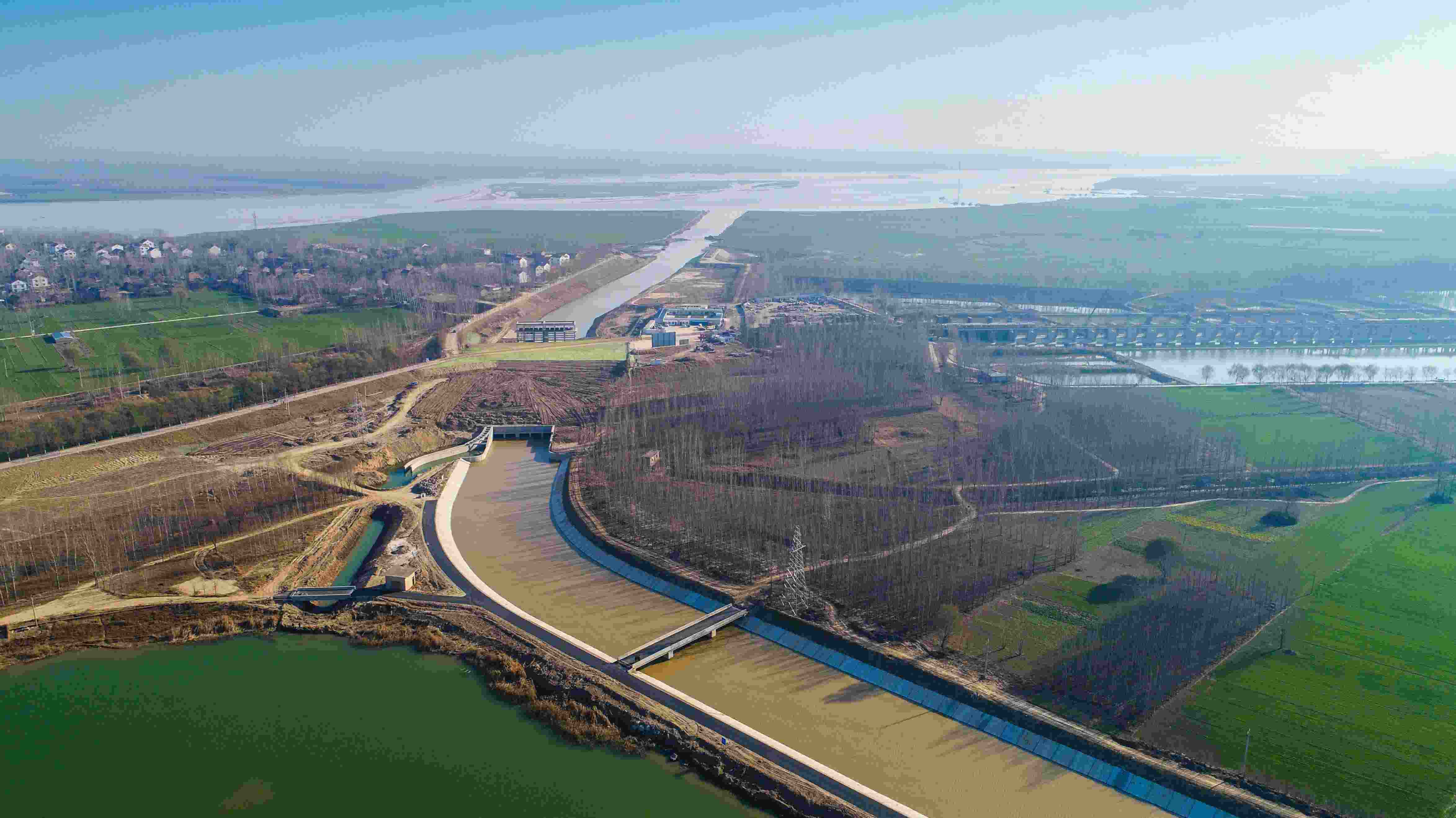 實(shí)施引黃入冀調(diào)水，助力華北地下水超采綜合治理和白洋淀生態(tài)環(huán)境修復(fù)。水利部水資源局供圖