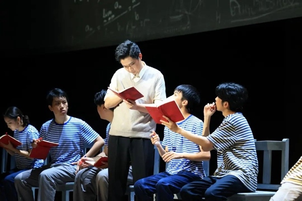 清華大學(xué)原創(chuàng)話劇《馬蘭花開》在國(guó)家大劇院上演。校方供圖