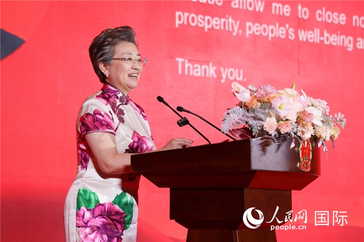 中國駐迪拜總領(lǐng)事歐渤芊致辭。人民網(wǎng)記者任皓宇攝