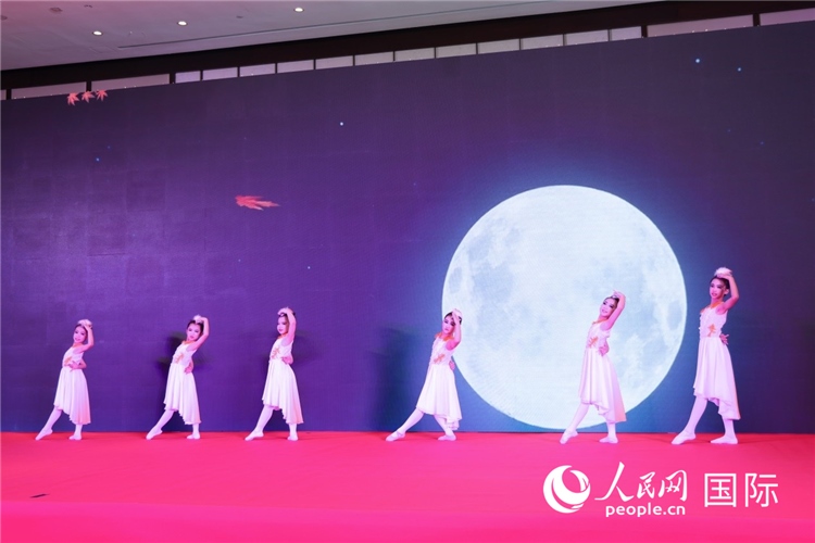 中國青少年歌舞表演。人民網(wǎng)記者任皓宇攝