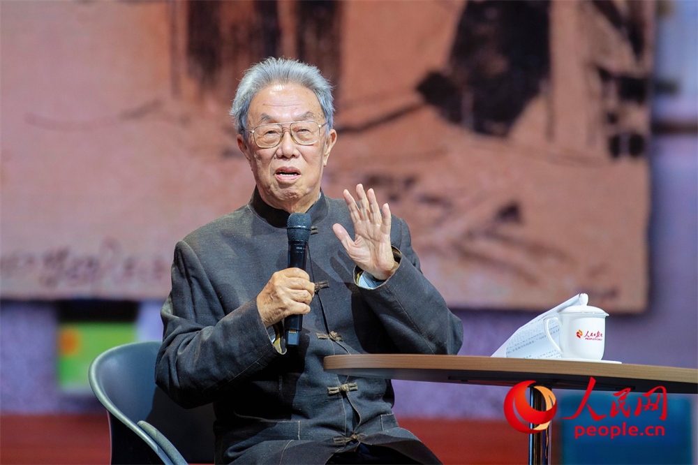 王蒙以《與時代同行 與人民同心》為題演講。人民網(wǎng)記者 翁奇羽攝