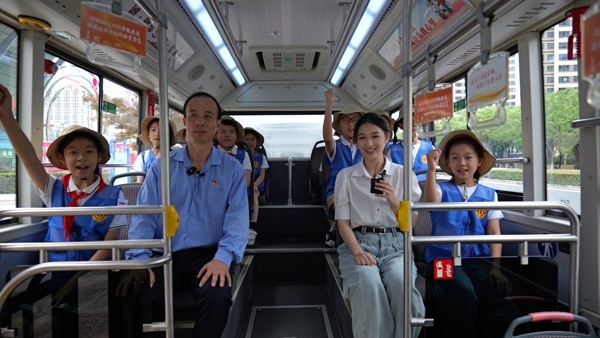 江蘇省太倉市總工會舉行“坐上勞模‘專線’跟著榜樣看太倉”直播活動。江蘇省總工會供圖