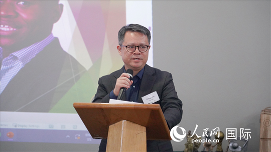 中國駐南非使館經(jīng)商處參贊邱忠義發(fā)言。 人民網(wǎng) 張茜攝
