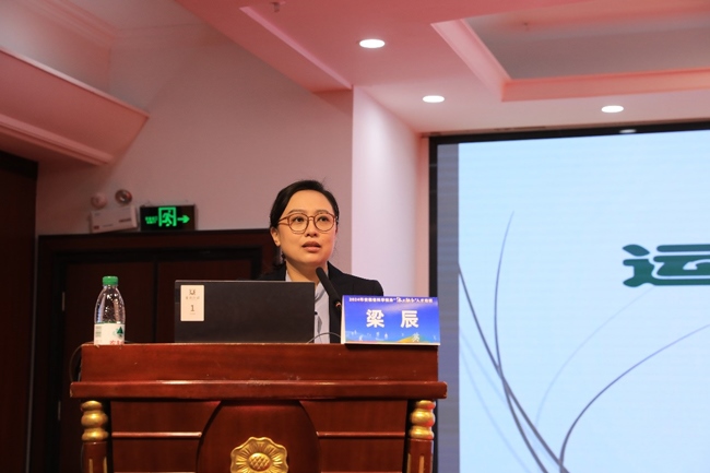 國家體育總局運(yùn)動醫(yī)學(xué)研究所醫(yī)務(wù)監(jiān)督中心副主任、中國體育科學(xué)學(xué)會運(yùn)動醫(yī)學(xué)分會副秘書長梁辰授課。主辦方供圖