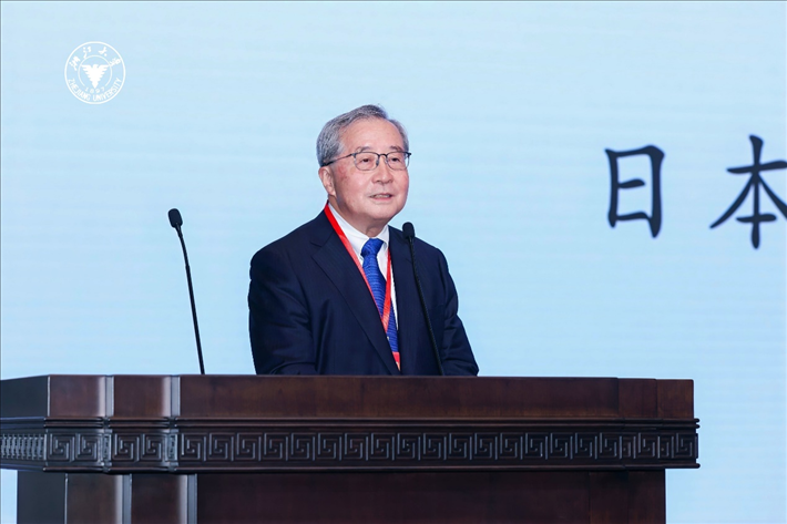 日本財(cái)團(tuán)理事長(zhǎng)尾形武壽在閉幕式上致辭。浙江大學(xué)供圖