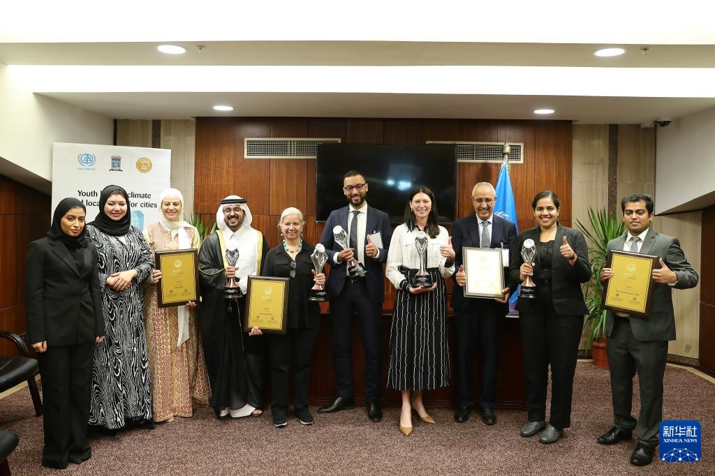 10月31日，在埃及亞歷山大，獲得第二屆全球可持續(xù)發(fā)展城市獎(jiǎng)（上海獎(jiǎng)）的城市代表合影。新華社記者 王東震 攝