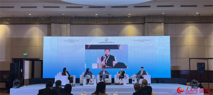 “企業(yè)對中國東盟互聯(lián)互通的責(zé)任與貢獻(xiàn)”分議題討論現(xiàn)場。人民網(wǎng)記者 曹師韻攝