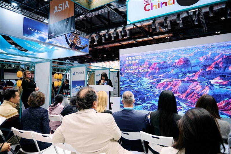  “中國館”新疆旅游推介會現(xiàn)場介紹。楊浩鵬攝