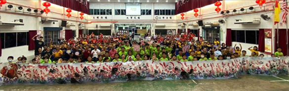 在工作坊導師的指導下，三校200余名學生共同完成了一幅長達80尺的水墨畫作。主辦方供圖