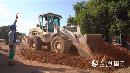 ▲修復市區(qū)主干道（秦貴君攝）