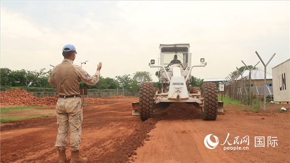 ▲常態(tài)維護營區(qū)道路（張洪奧攝）