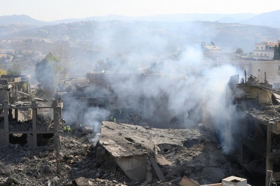 這是10月16日在黎巴嫩南部城鎮(zhèn)加納拍攝的遭摧毀的建筑。新華社發(fā)（阿里·哈希紹攝）