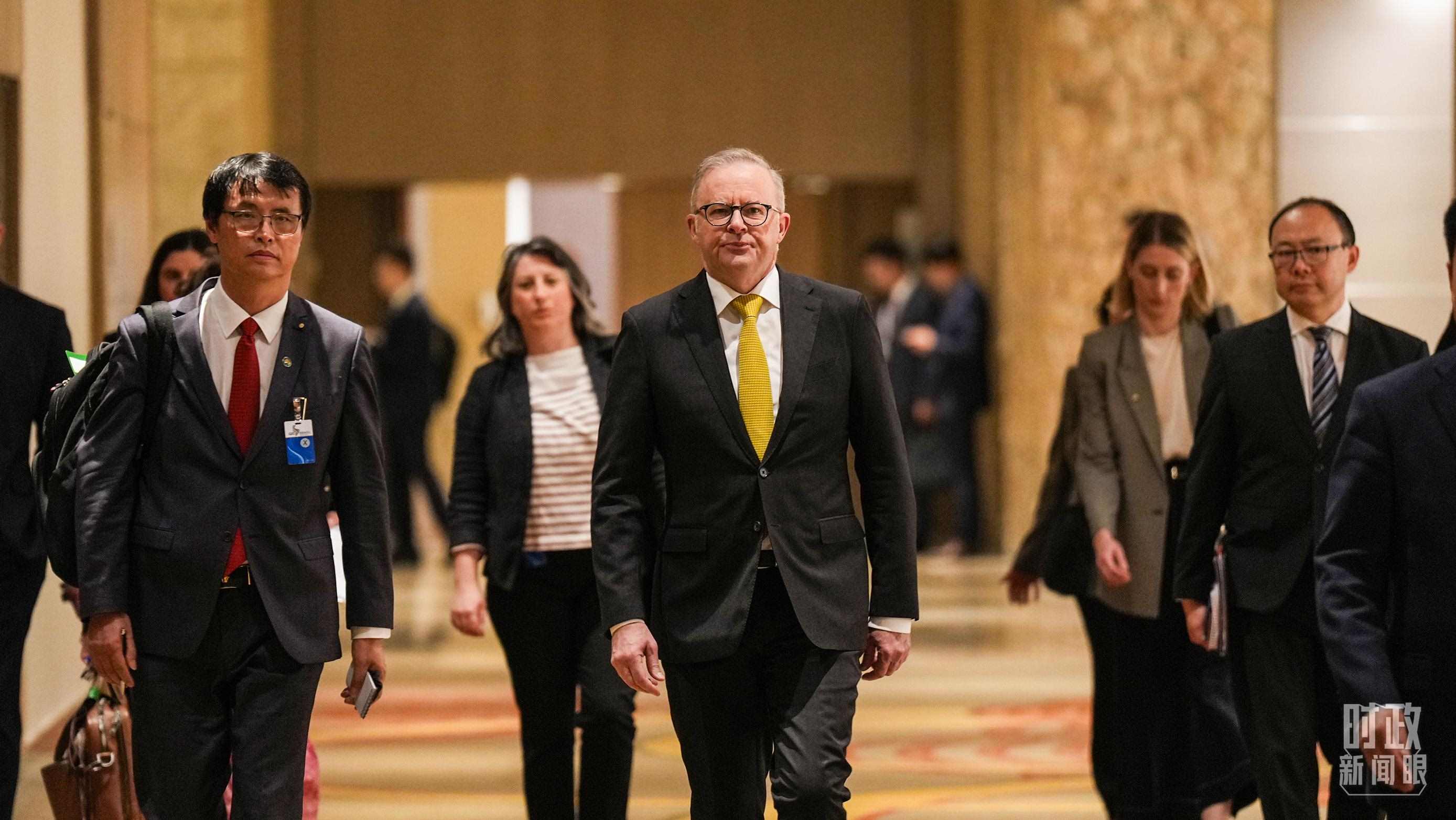 △澳大利亞總理阿爾巴尼斯抵達(dá)會見現(xiàn)場。（總臺記者李晉拍攝）