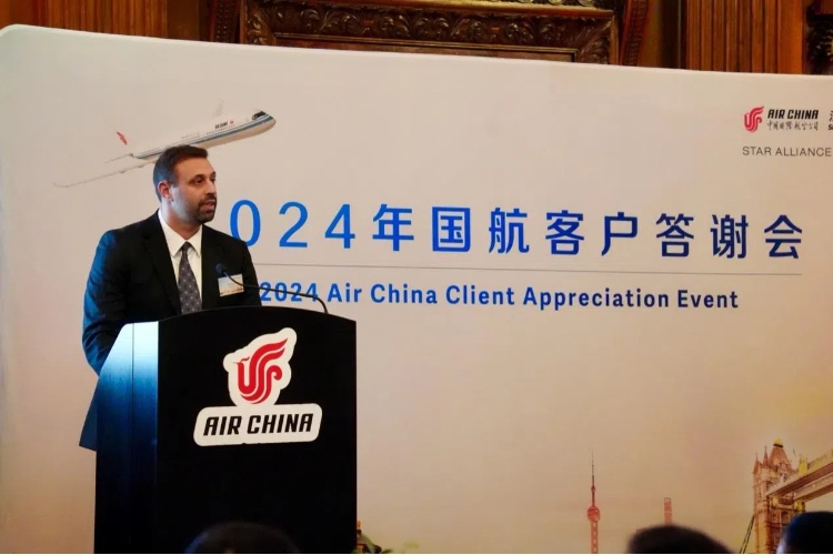 英國48家集團俱樂部主席杰克·佩里發(fā)表致辭。吳若鳴攝