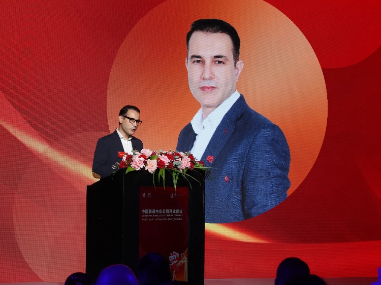 阿聯(lián)酋電信公司國(guó)際漫游與物聯(lián)網(wǎng)業(yè)務(wù)負(fù)責(zé)人賈瓦德·本塔賈爾致辭。中國(guó)聯(lián)通中東公司供圖