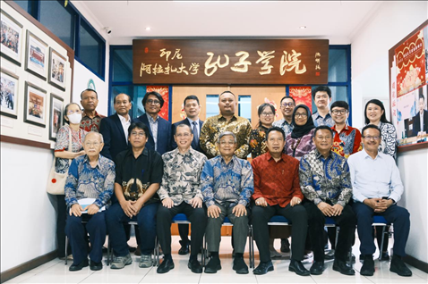 參會(huì)嘉賓合影。阿拉扎大學(xué)孔子學(xué)院供圖