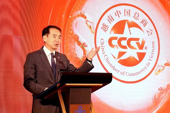何煒大使致辭。越南中國總商會供圖