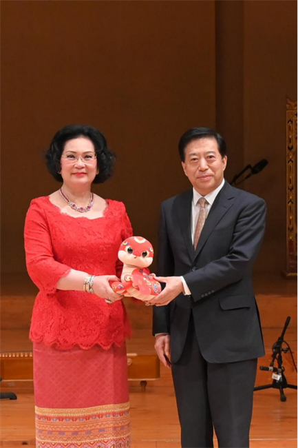 中國駐泰國大使韓志強與國際奧委會委員、泰國愛樂樂團董事會主席坤仁帕塔瑪共同出席音樂會。主辦方供圖