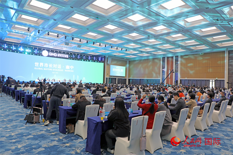 這是1月16日在南寧國際會展中心拍攝的“世界市長對話·南寧”活動(dòng)現(xiàn)場。人民網(wǎng)記者 趙益普攝