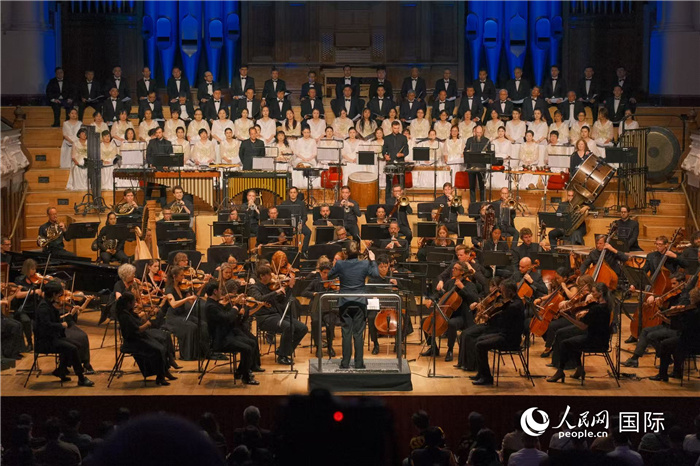 奧克蘭市政廳《空?！方豁懬莩霈F(xiàn)場。張波若攝