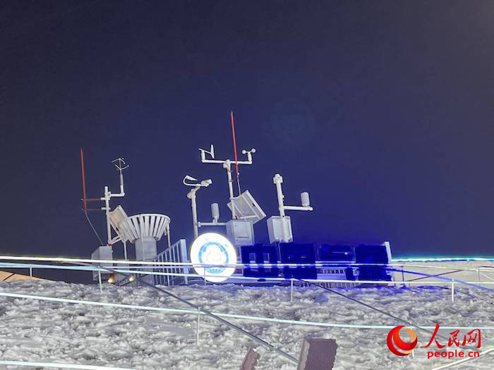 園區(qū)內(nèi)九要素自動(dòng)氣象觀測站。人民網(wǎng) 高清揚(yáng)攝