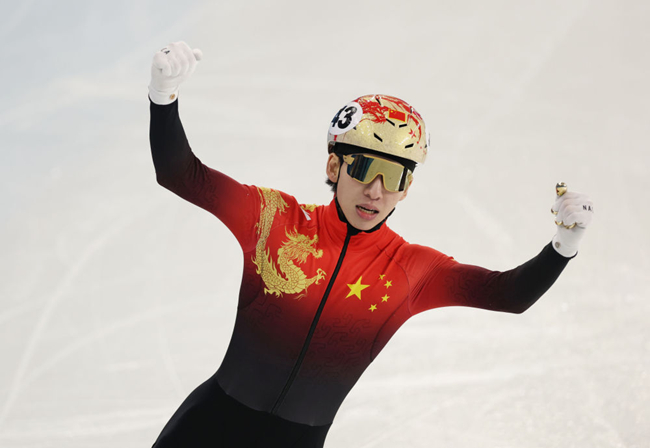 2月8日，林孝埈慶祝奪冠。新華社記者 黃偉 攝