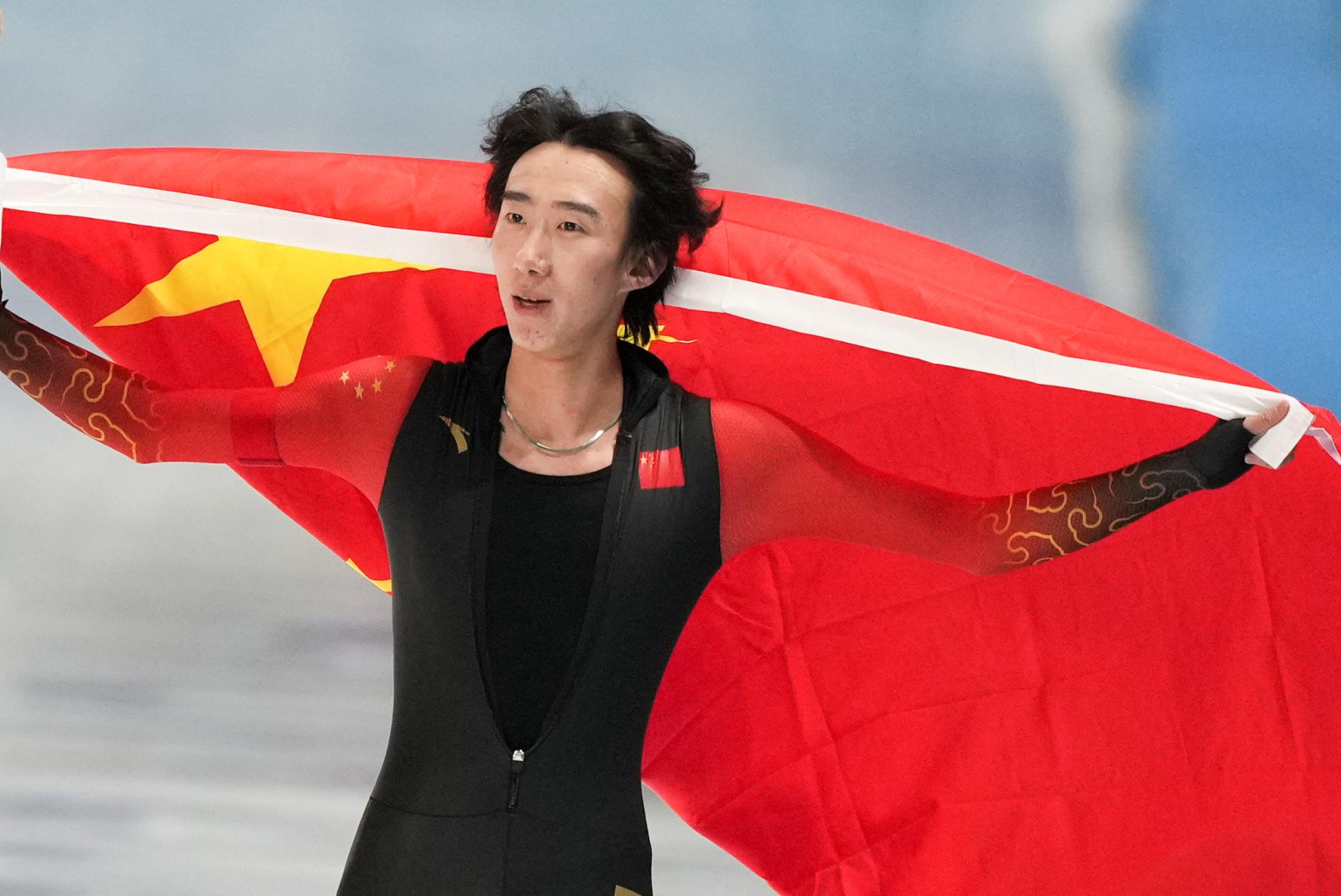 2月9日，吳宇慶祝奪冠。新華社記者 李一博 攝