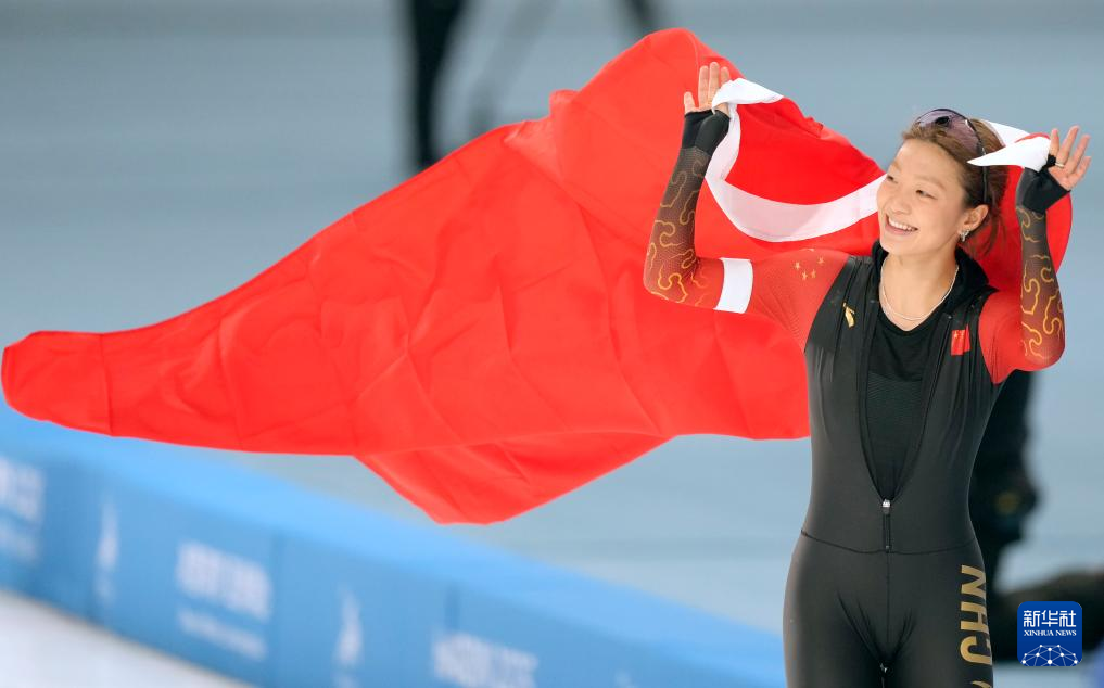 2月10日，楊濱瑜在賽后慶祝。新華社記者 王建威 攝