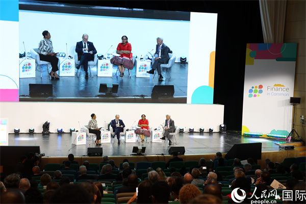 第5屆“共同金融”峰會(huì)在南非開普敦國(guó)際會(huì)議中心開幕。圖為峰會(huì)開幕式現(xiàn)場(chǎng)。人民網(wǎng)記者戴楷然攝