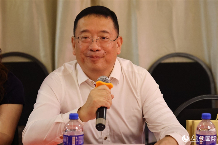 巴西文協(xié)主席上官建峰在座談會上致辭。人民網(wǎng)記者 陳海琪攝