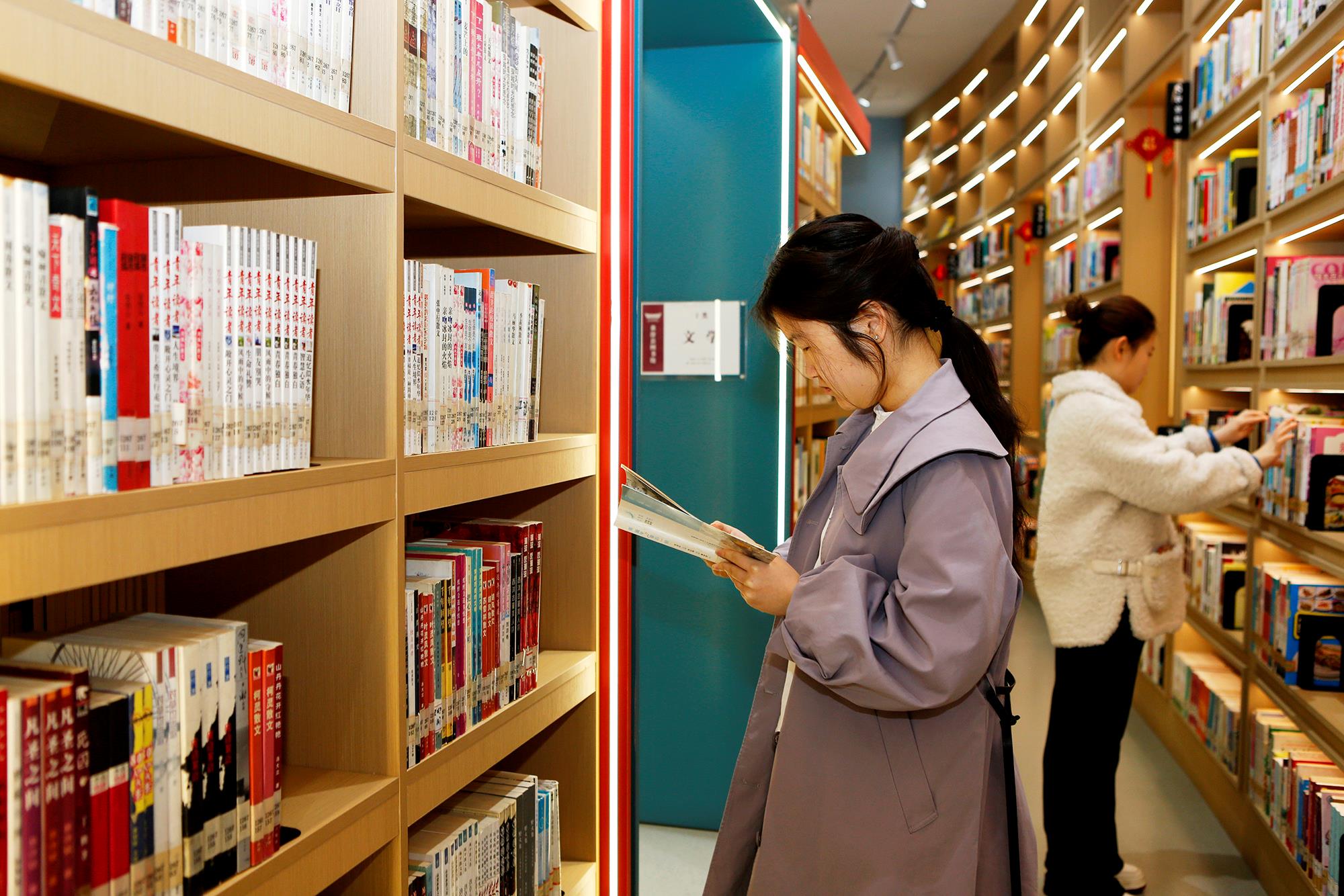 △2025年3月29日，讀者在山西臨汾市襄汾縣圖書館閱讀。