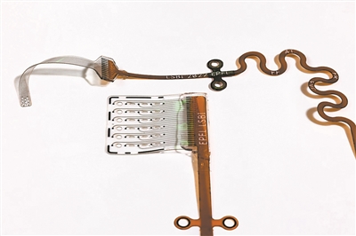 新開發(fā)的ABI旨在輕柔地貼合腦組織，提高信號精度和患者舒適度。圖片來源：瑞士洛桑聯(lián)邦理工學(xué)院