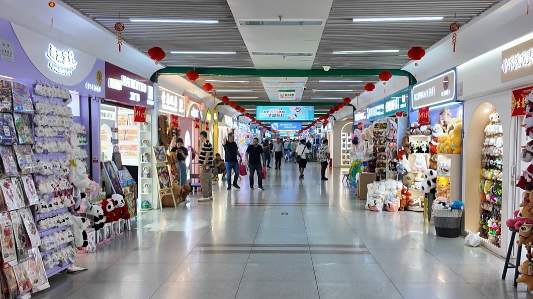 4月30日，義烏國際商貿(mào)城一區(qū)現(xiàn)場。人民網(wǎng)記者 王仁宏攝