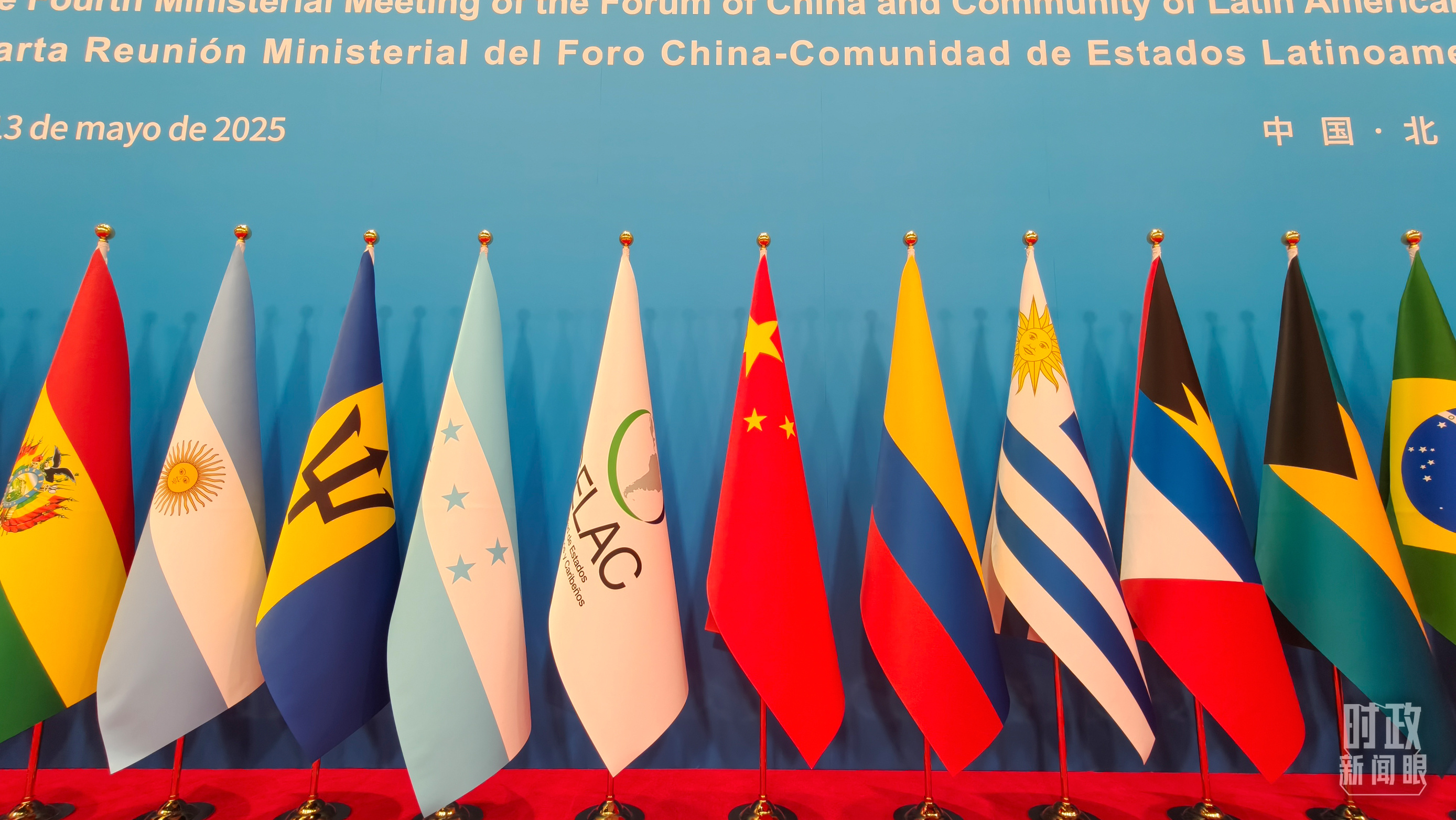 開(kāi)幕式現(xiàn)場(chǎng)的旗陣。（總臺(tái)央視記者陸泓宇拍攝）