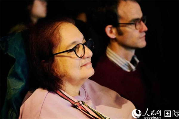 英國觀眾觀看巡展影片。楊浩鵬攝