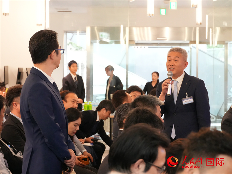 參會企業(yè)與海南代表團(tuán)積極交流。