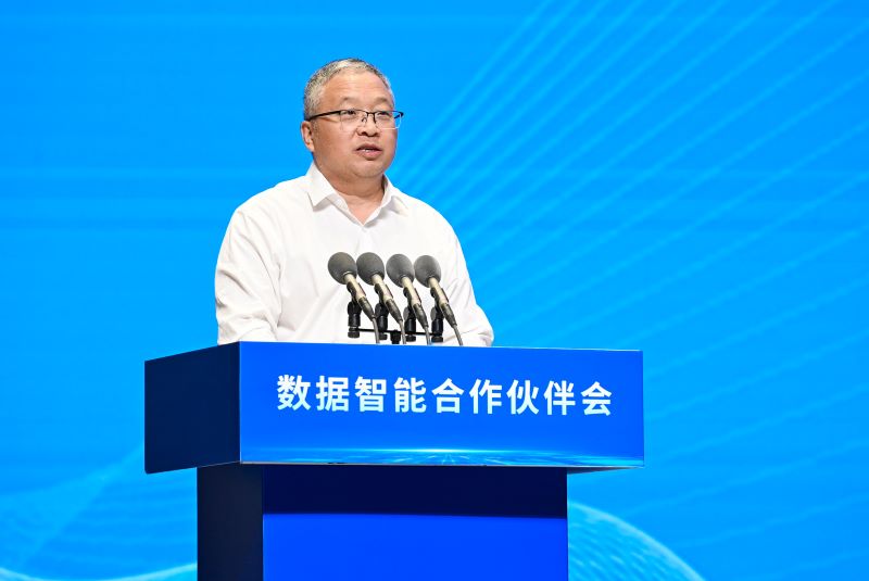 圖為豫資控股集團(tuán)黨委書記、董事長(zhǎng)秦建斌。